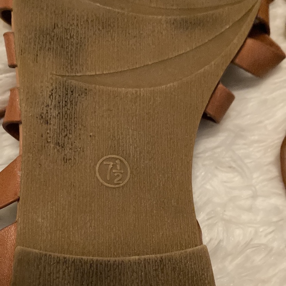 Sandles - Picture 3 of 4